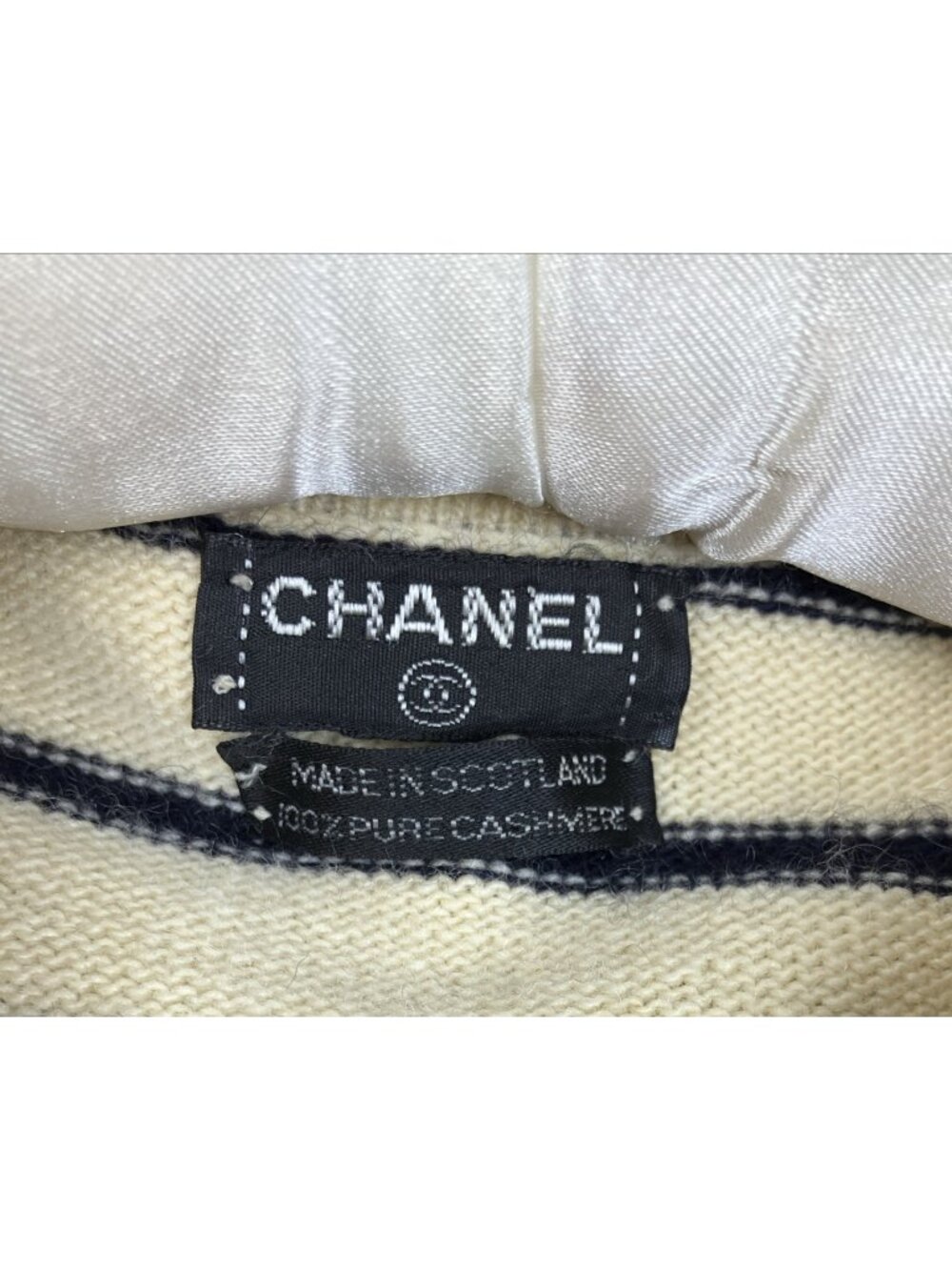 S M Vintage Chanel Cream & Black Breton Stripe Cashmere Cardigan Logo Buttons - Picture 4 of 8